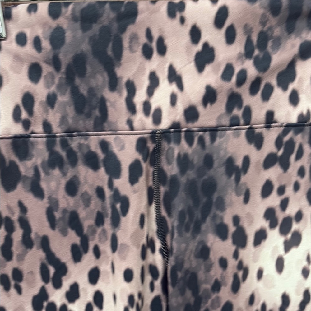 Fabletics Boost PowerHold High-Waisted 7/8 Legging Size Small Spotted/Black - Picture 5 of 8